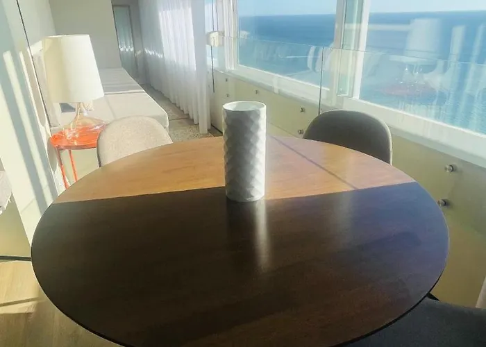 903 By The Sea Σεσίμπρα