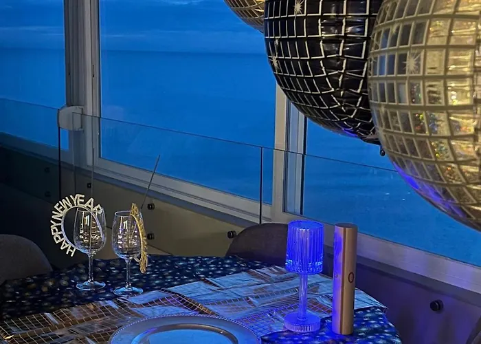 903 By The Sea Σεσίμπρα